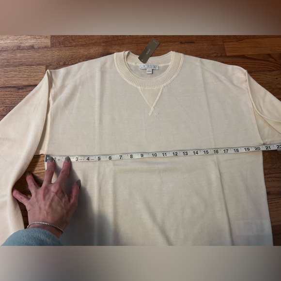 J. Crew Oversized crewneck sweatshirt in merino wool - Picture 9 of 12